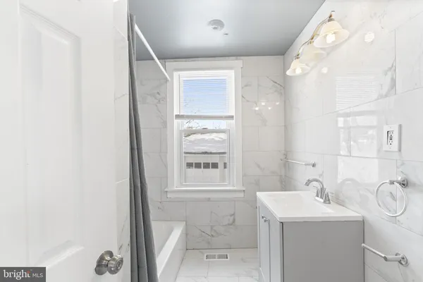 $1,800 | 51 Lewis Avenue, Unit B, Lansdowne, PA 19050