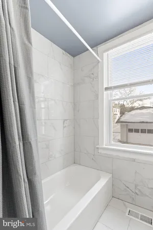 $1,800 | 51 Lewis Avenue, Unit B, Lansdowne, PA 19050