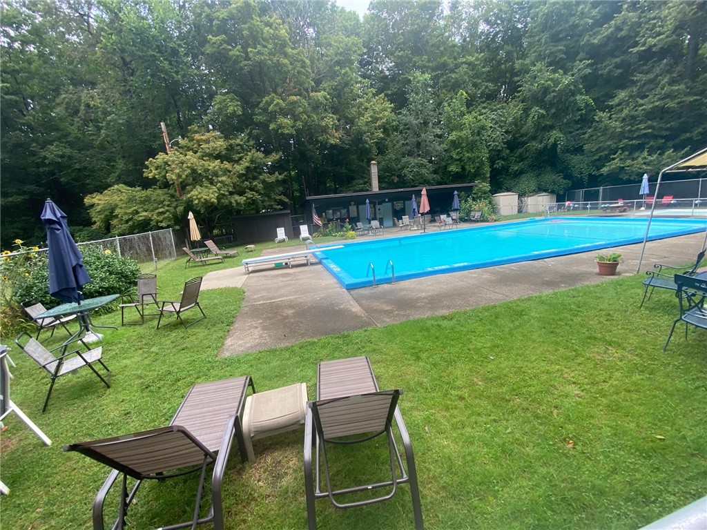 966 Klem Road Webster, NY 14580 - Photo 30 of 31 NEARBY KNOLLWOOD SWIM CLUB!