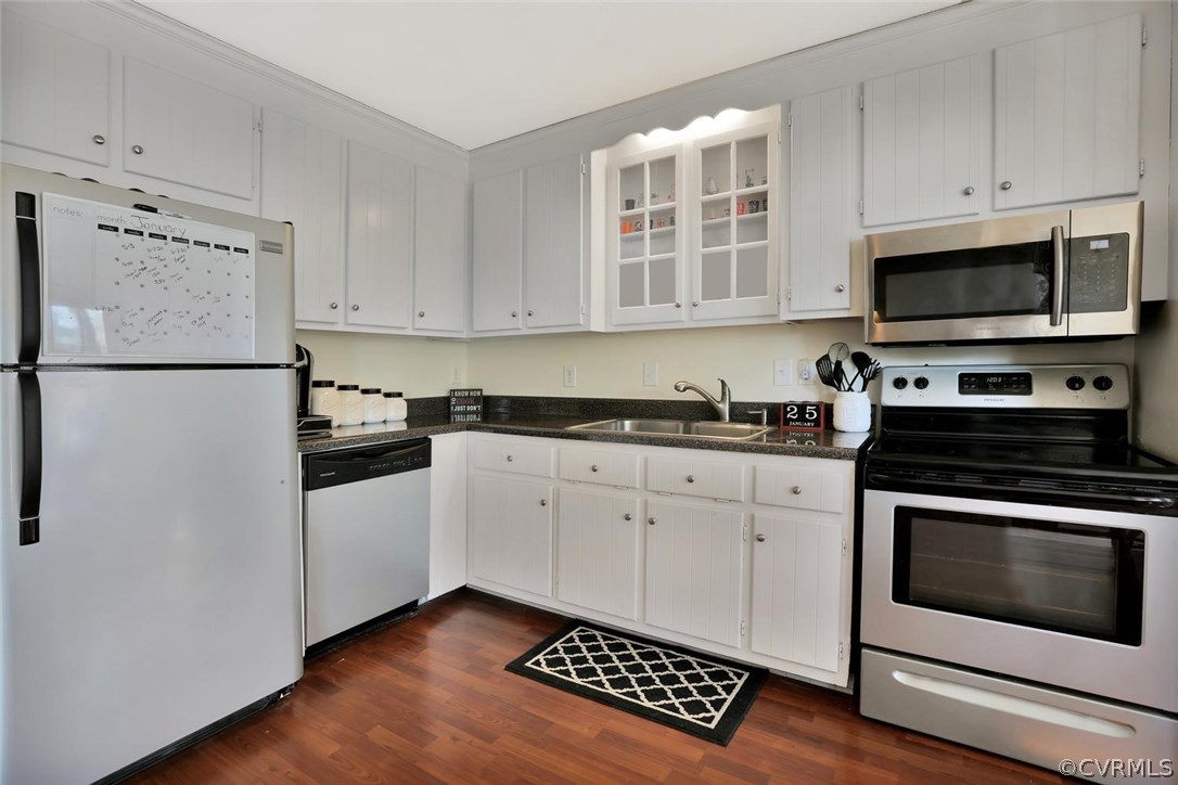 9905 Brenspark Road Chesterfield, VA 23832 - Photo 7 of 19 a kitchen with granite countertop a refrigerator stove and white cabinets