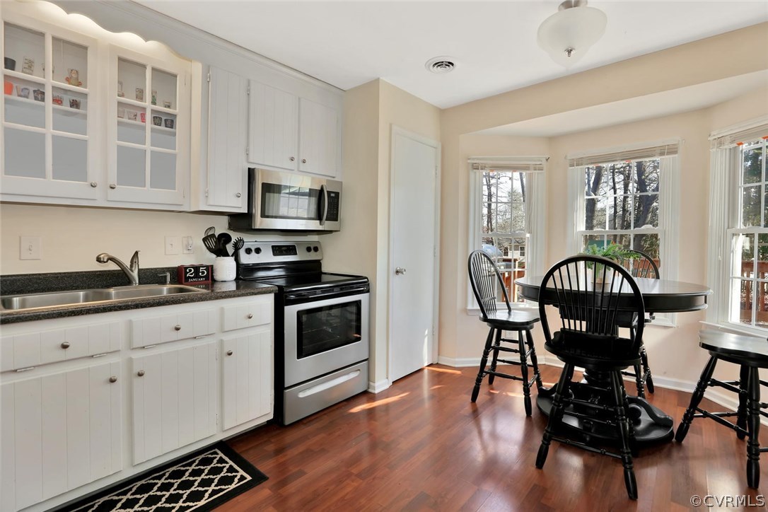 9905 Brenspark Road Chesterfield, VA 23832 - Photo 8 of 19 a kitchen with granite countertop a dining table chairs cabinets a stove and a window