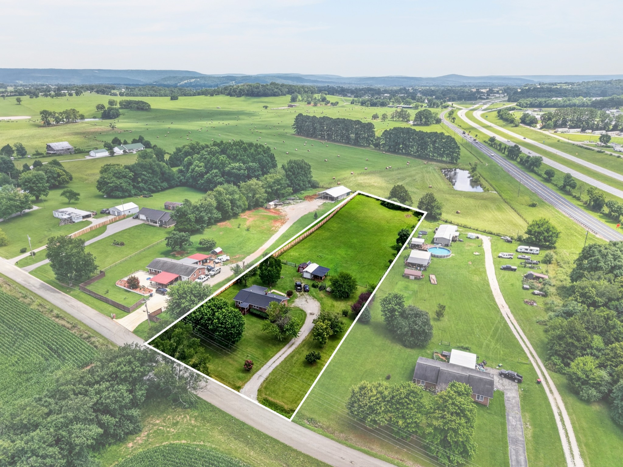 234 Jim Hennessee Road Sparta, TN 38583 - Photo 2 of 39