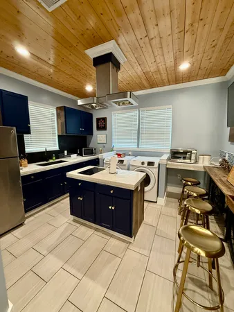 $1,900 | 2312 37th Street, Galveston, TX 77550