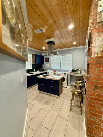 $1,900 | 2312 37th Street, Galveston, TX 77550