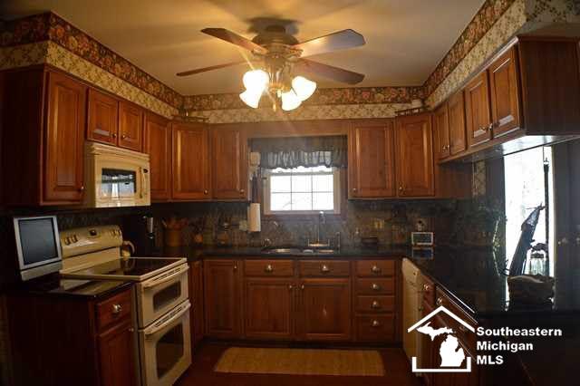 3563 Samaria Road Temperance, MI 48182 - Photo 12 of 25 Kitchen