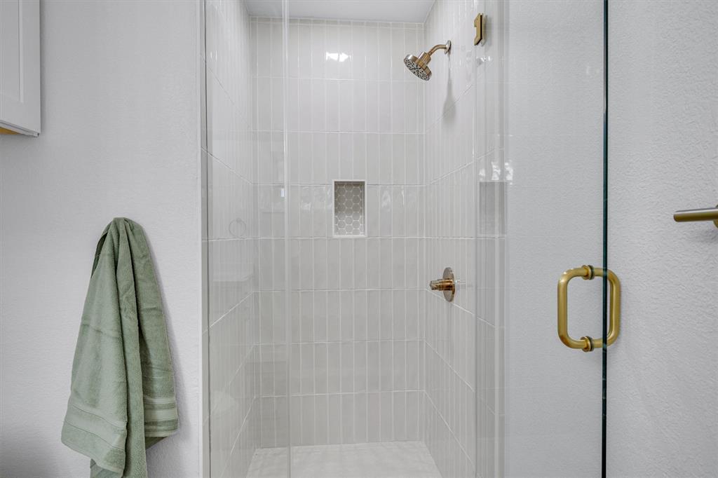 3500 Northland Drive Austin, TX 78731 - Photo 21 of 32 a bathroom with a shower