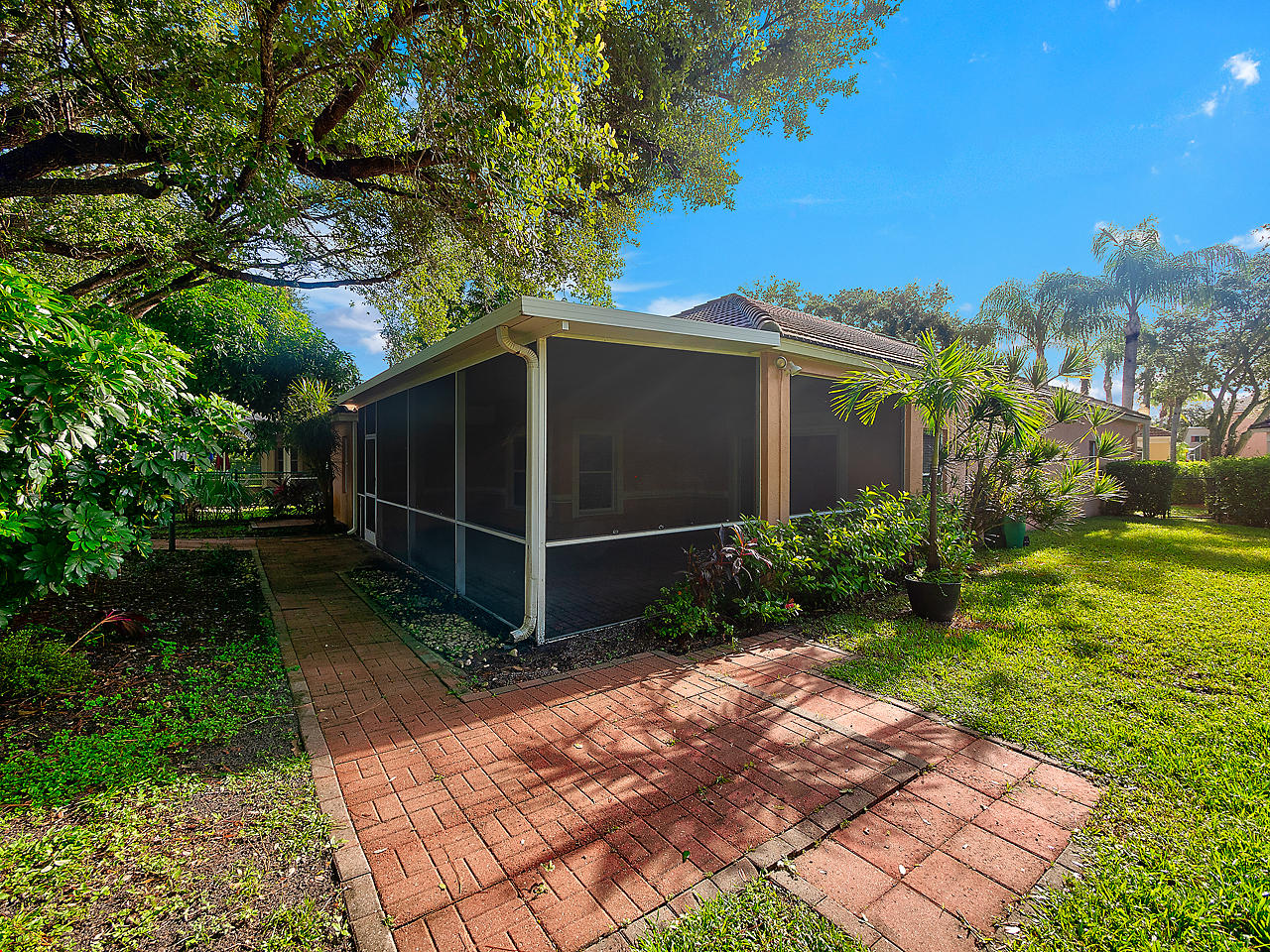 8059 Via Hacienda Riviera Beach, FL 33418 - Photo 15 of 18 Rear