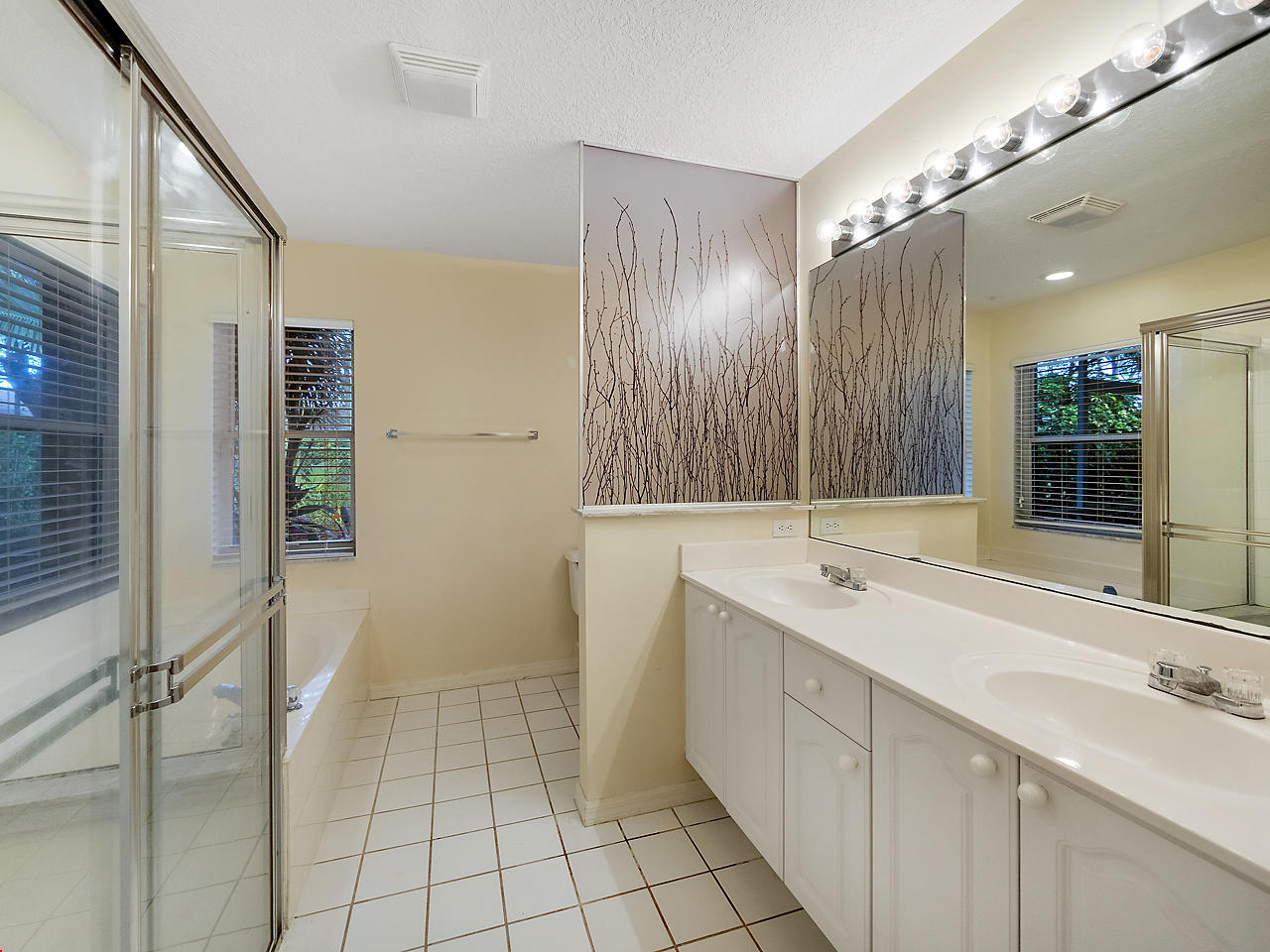 8059 Via Hacienda Riviera Beach, FL 33418 - Photo 8 of 18 Master Bathroom