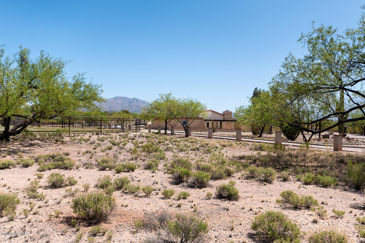 11511 East Tanque Verde Road Tucson, AZ 85749 - Photo 4 of 46 Gallery Image 4