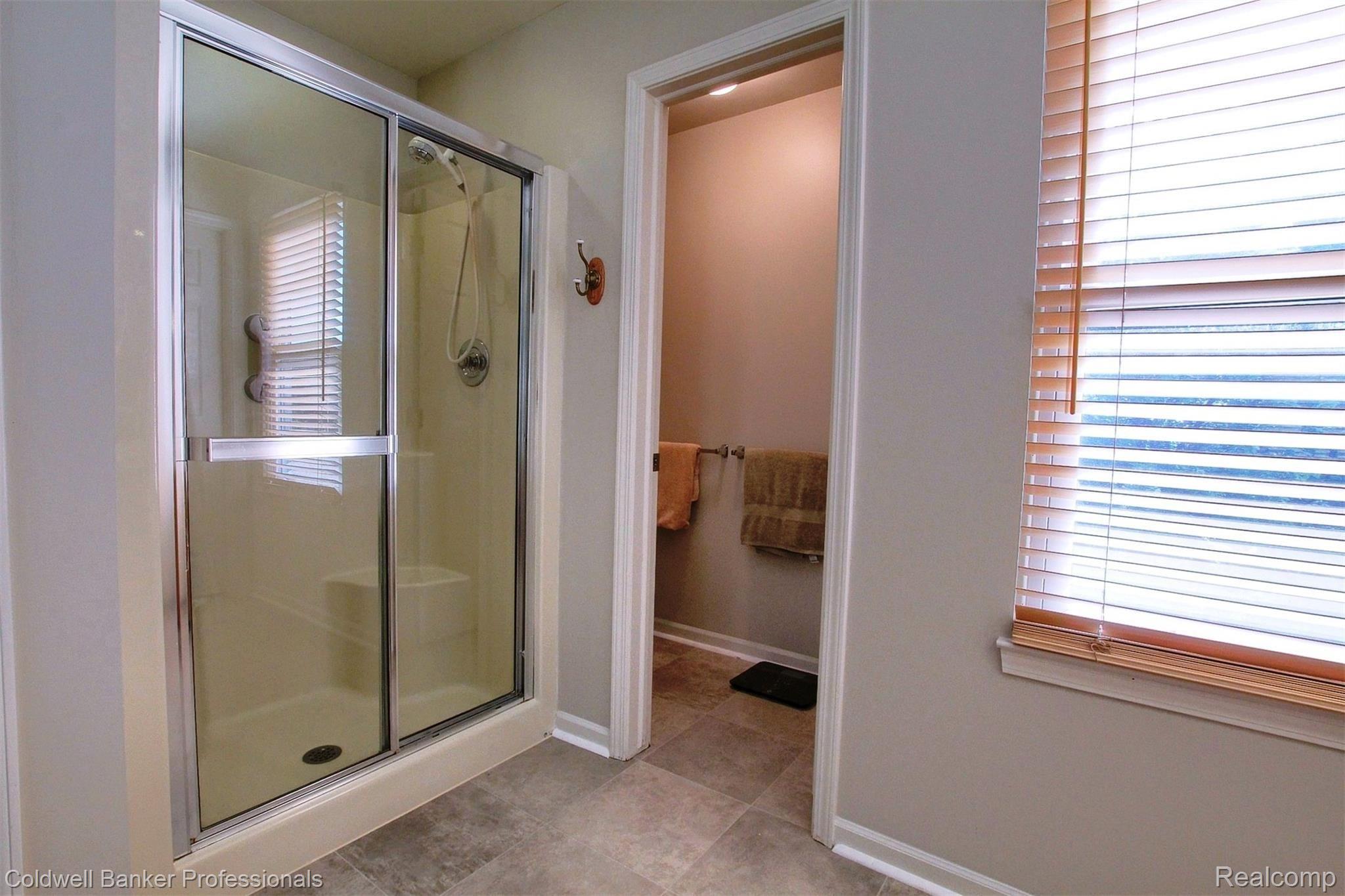 6742 Carlton Road Canton, MI 48187 - Photo 22 of 38 Master bathroom view #2