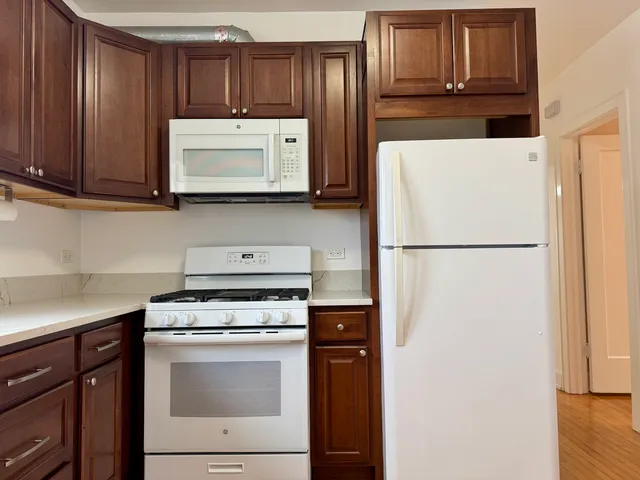 $2,200 | 2125 Wesley Avenue, Unit 2, Berwyn, IL 60402