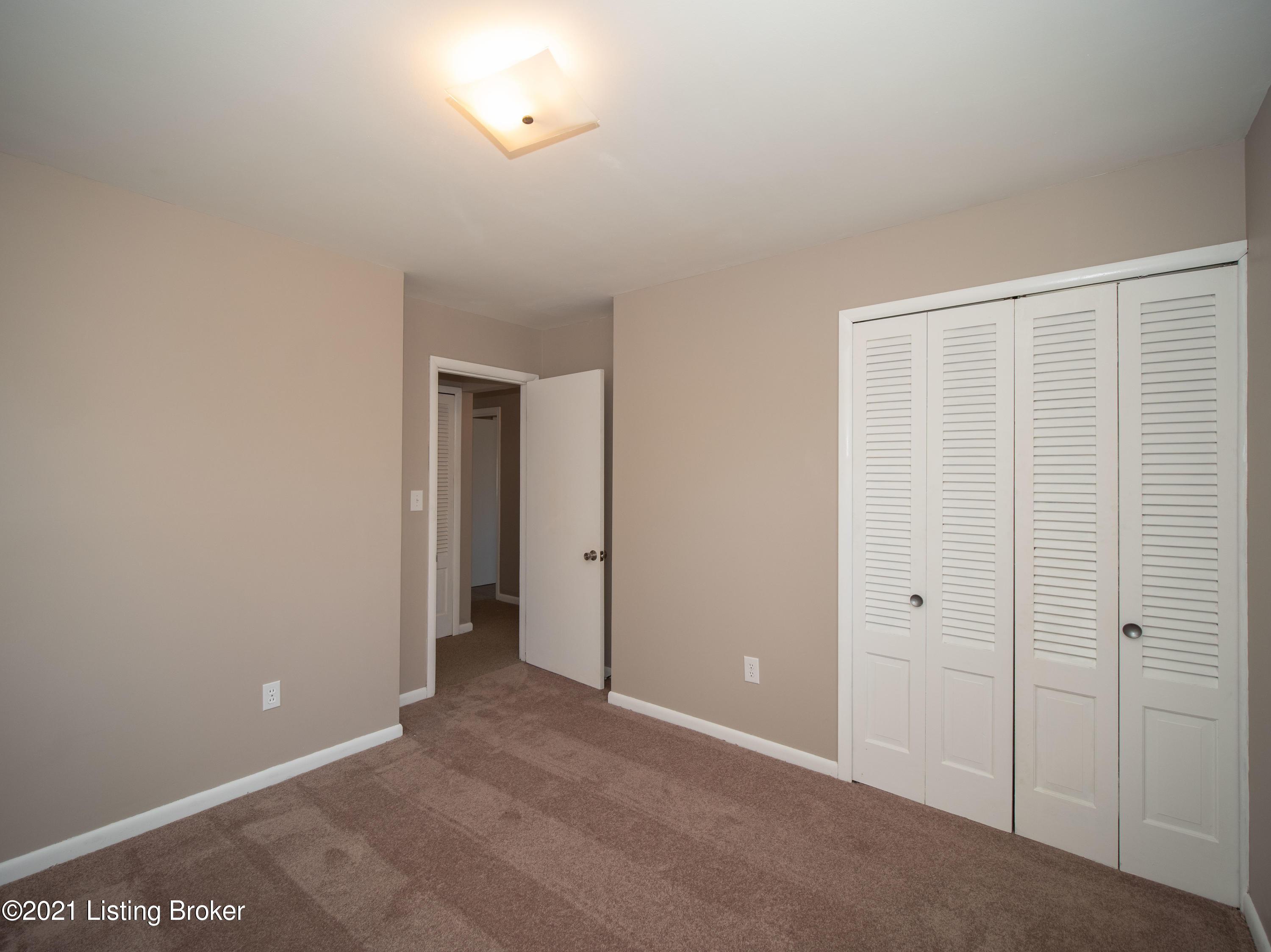 11007 Deering Road Louisville, KY 40272 - Photo 18 of 42 11007 Deering Road (10 of 50)