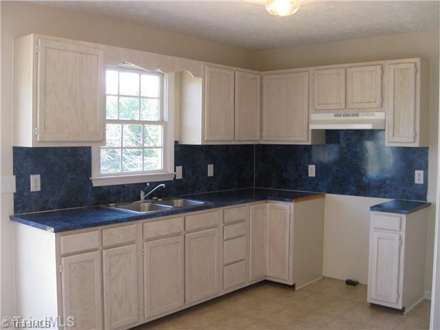 1080 Capella Ridge Road King, NC 27021 - Photo 4 of 8 Kitchen.