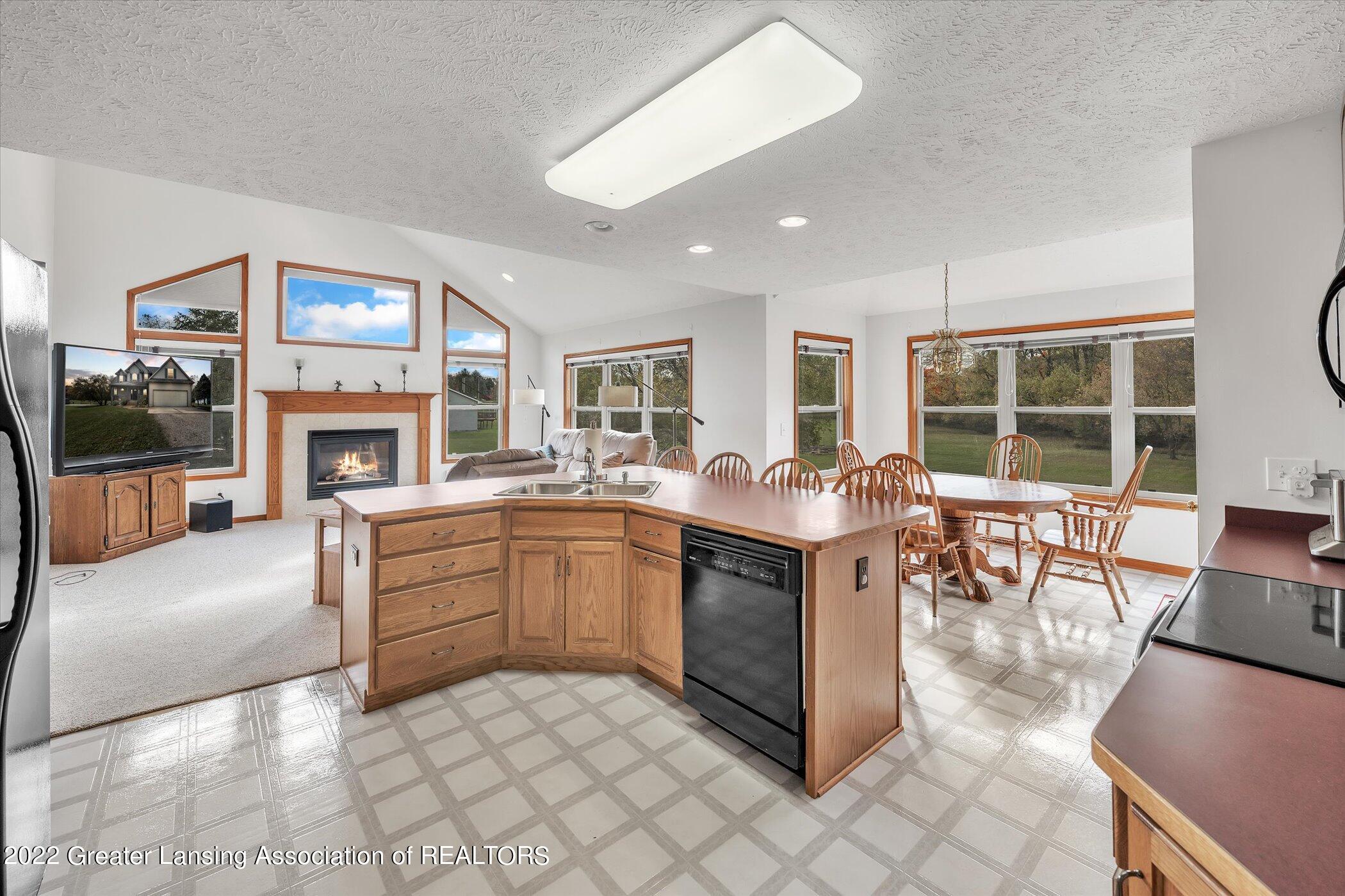 7237 Williams Road Lansing, MI 48911 - Photo 10 of 38 10-7237-Williams-Rd-WindowStill-Real-Est