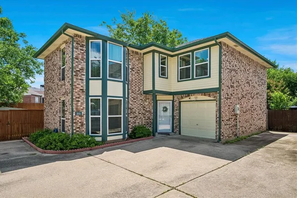 $399,000 | 301 Stoneledge Drive, Irving, TX 75063