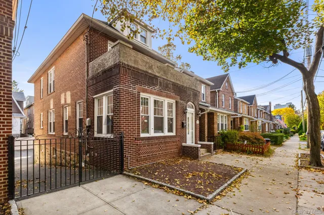 $949,000 | 6036 Liebig Avenue | North Riverdale