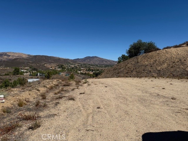 10858 Pellona Road Agua Dulce, CA 91390 - Photo 3 of 5 a view of a dry yard