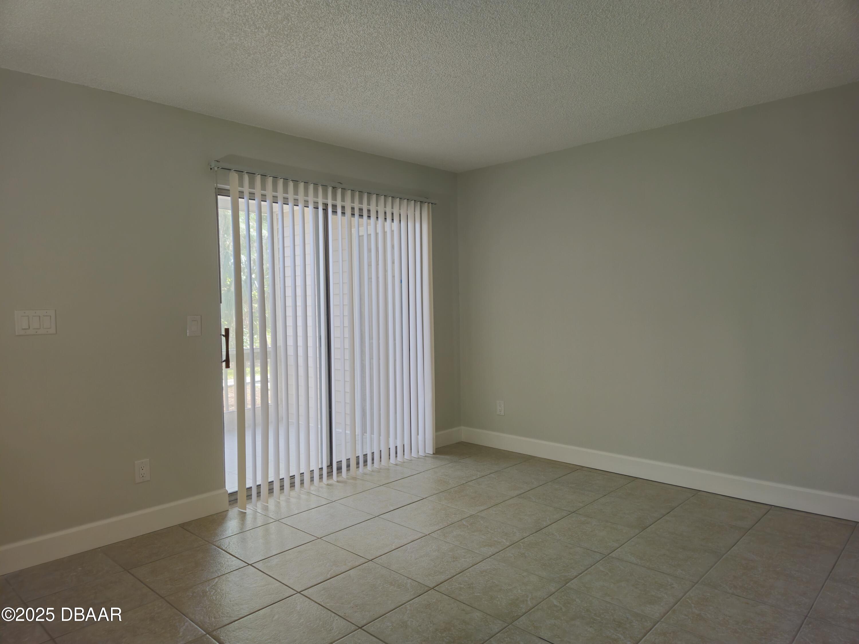 1600 Big Tree Road, Unit F2 South Daytona, FL 32119 - Photo 2 of 12 Living Room