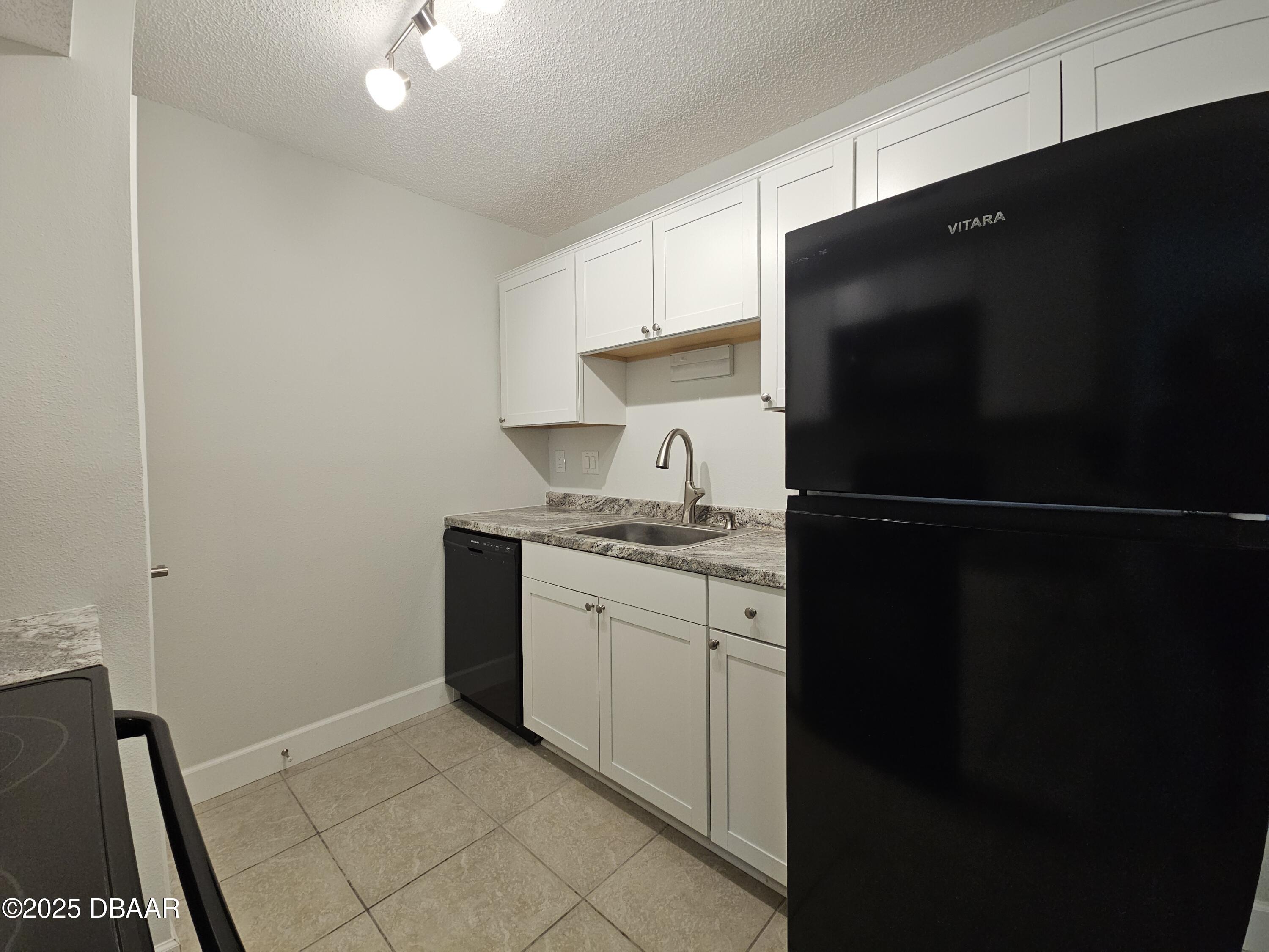 1600 Big Tree Road, Unit F2 South Daytona, FL 32119 - Photo 3 of 12 Kitchen