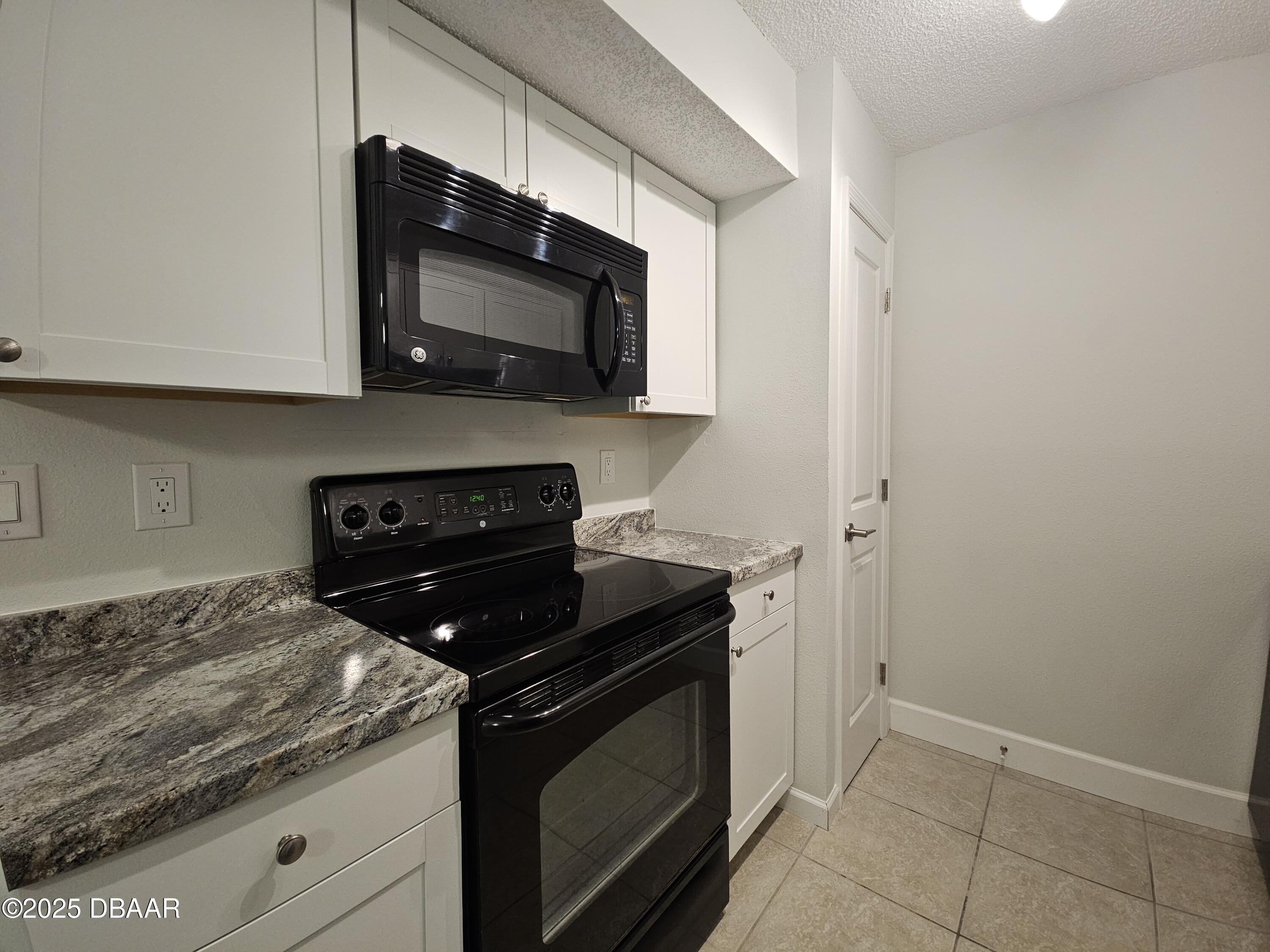 1600 Big Tree Road, Unit F2 South Daytona, FL 32119 - Photo 4 of 12 Kitchen