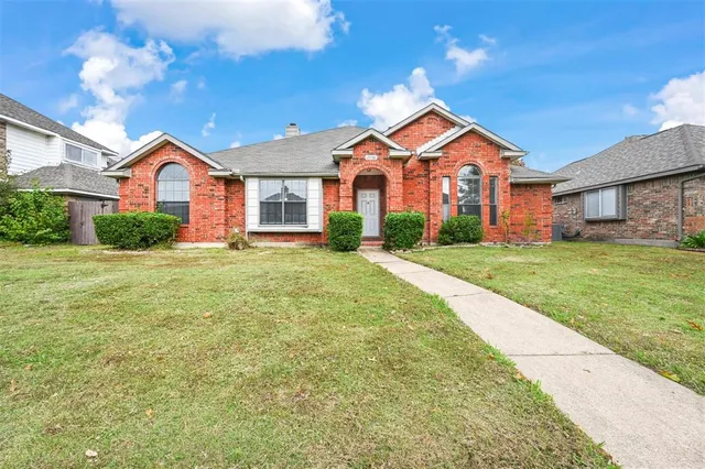 $2,300 | 2338 Stillwater Drive, Mesquite, TX 75181