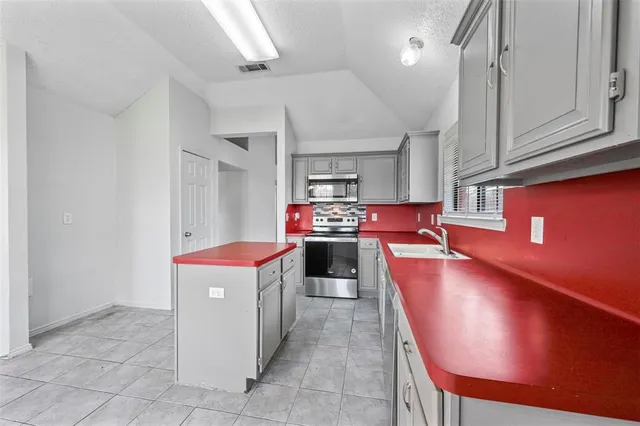 $2,300 | 2338 Stillwater Drive, Mesquite, TX 75181