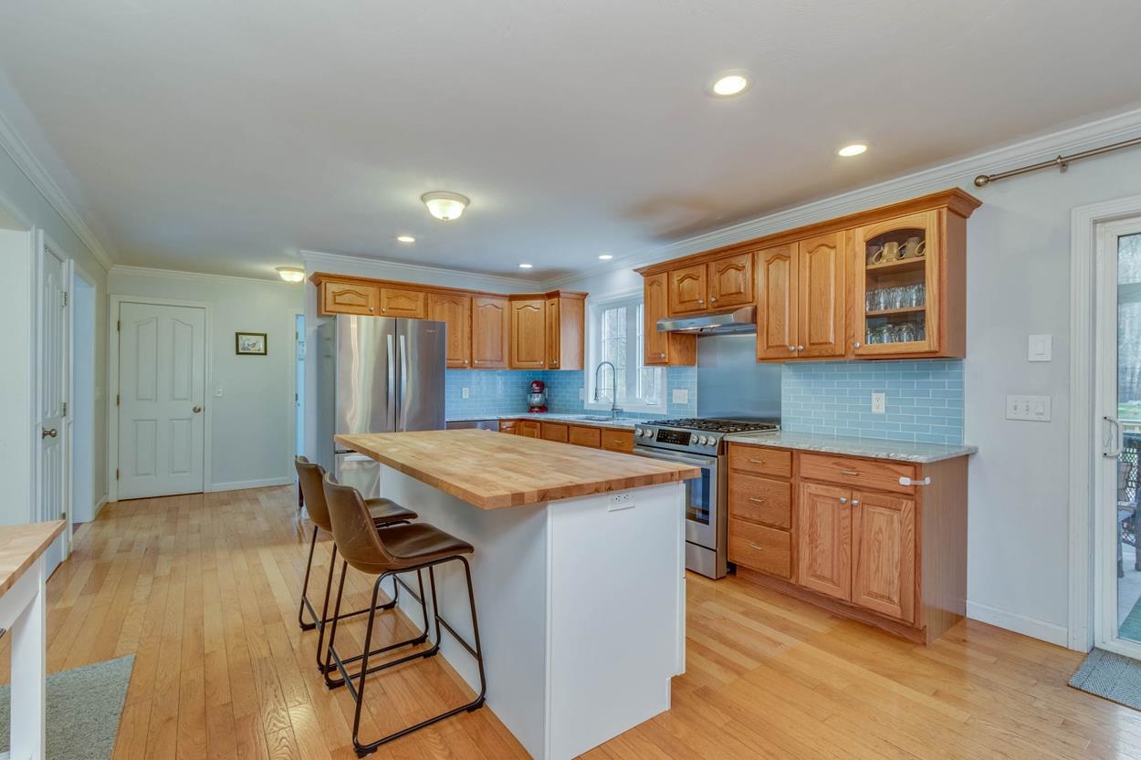 51 Raymond Road Deerfield, NH 03037 - Photo 4 of 34