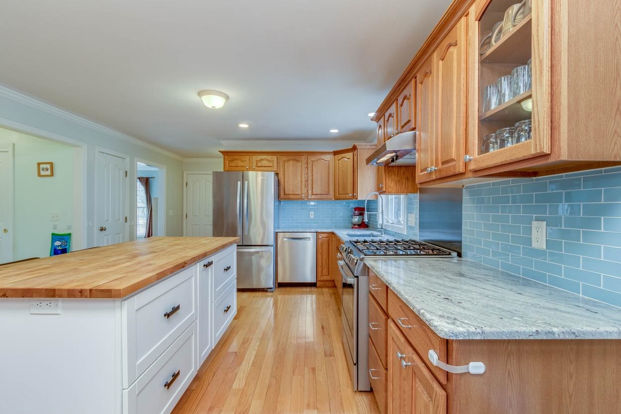 51 Raymond Road Deerfield, NH 03037 - Photo 5 of 34
