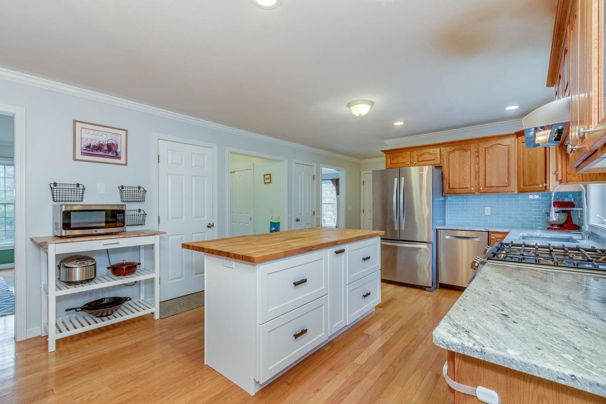 51 Raymond Road Deerfield, NH 03037 - Photo 6 of 34