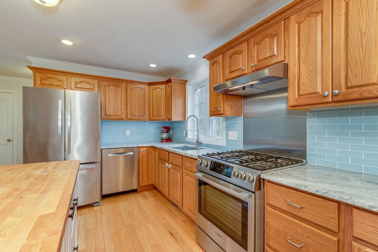 51 Raymond Road Deerfield, NH 03037 - Photo 7 of 34