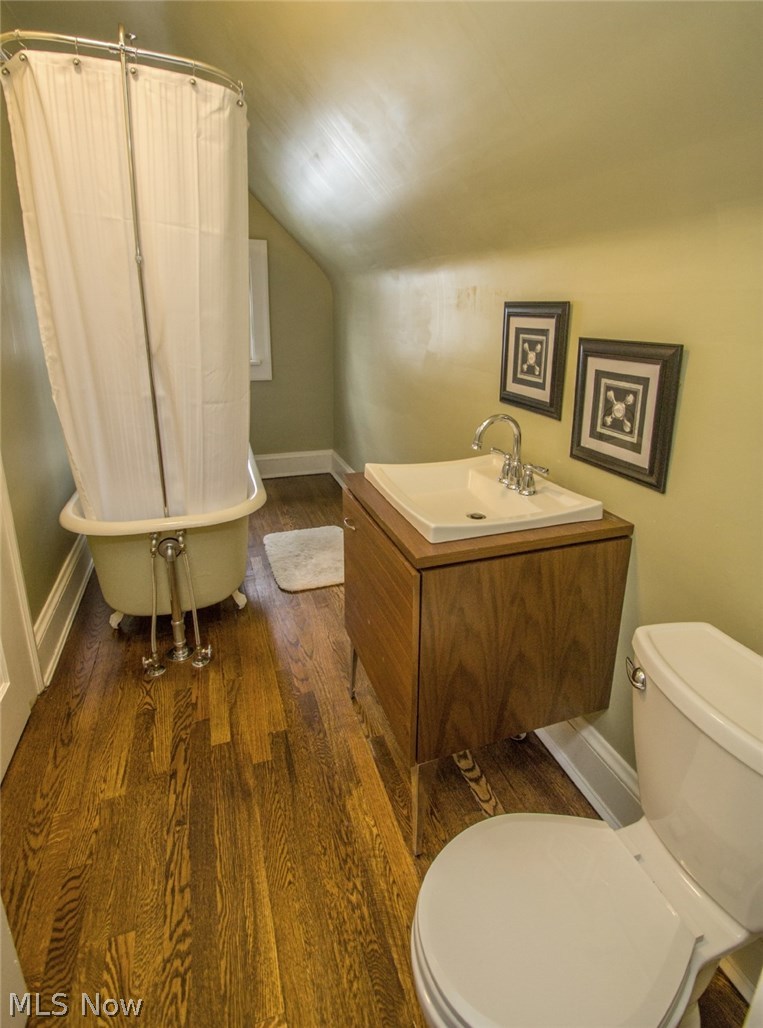 3120 Scarborough Road Cleveland, OH 44118 - Photo 20 of 27 Third floor remodeled bath.