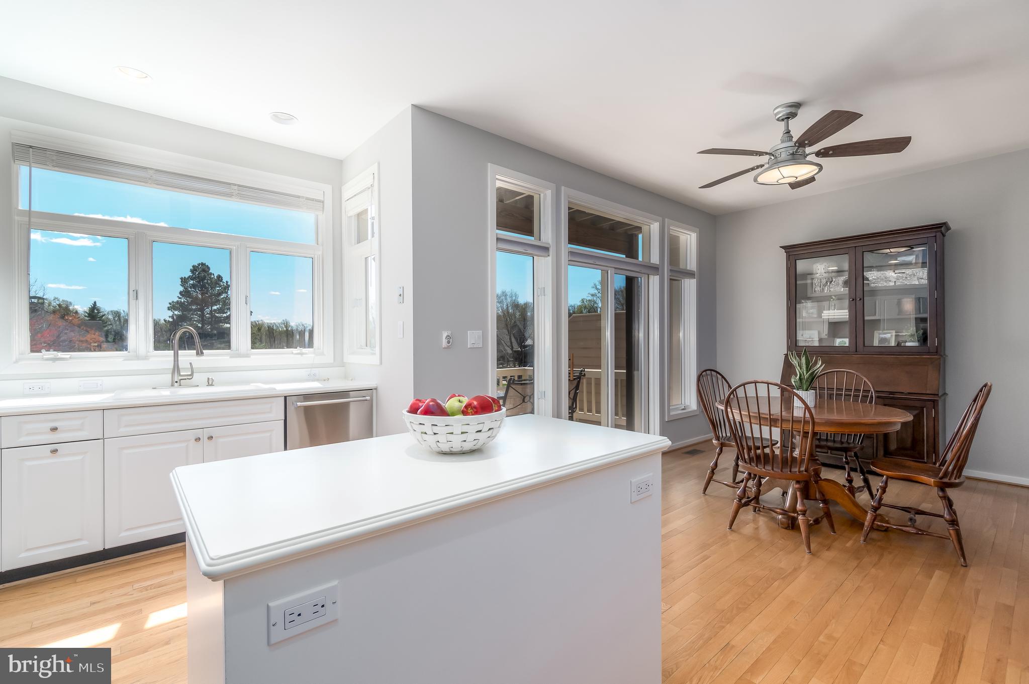 11512 Hemingway Drive Reston, VA 20194 - Photo 12 of 40 Gallery Image 12