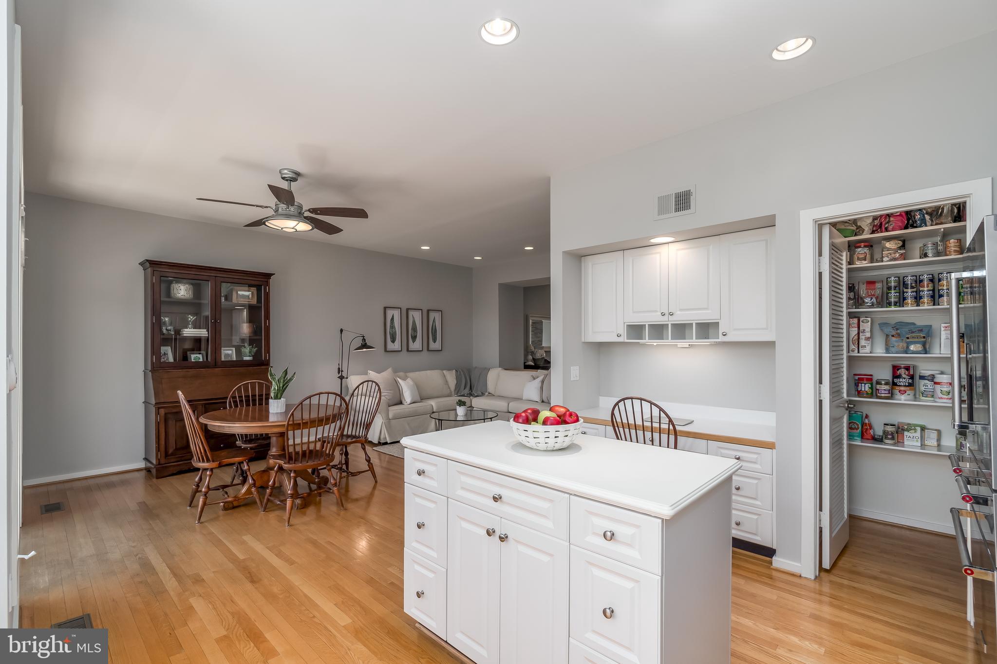 11512 Hemingway Drive Reston, VA 20194 - Photo 9 of 40 Gallery Image 9
