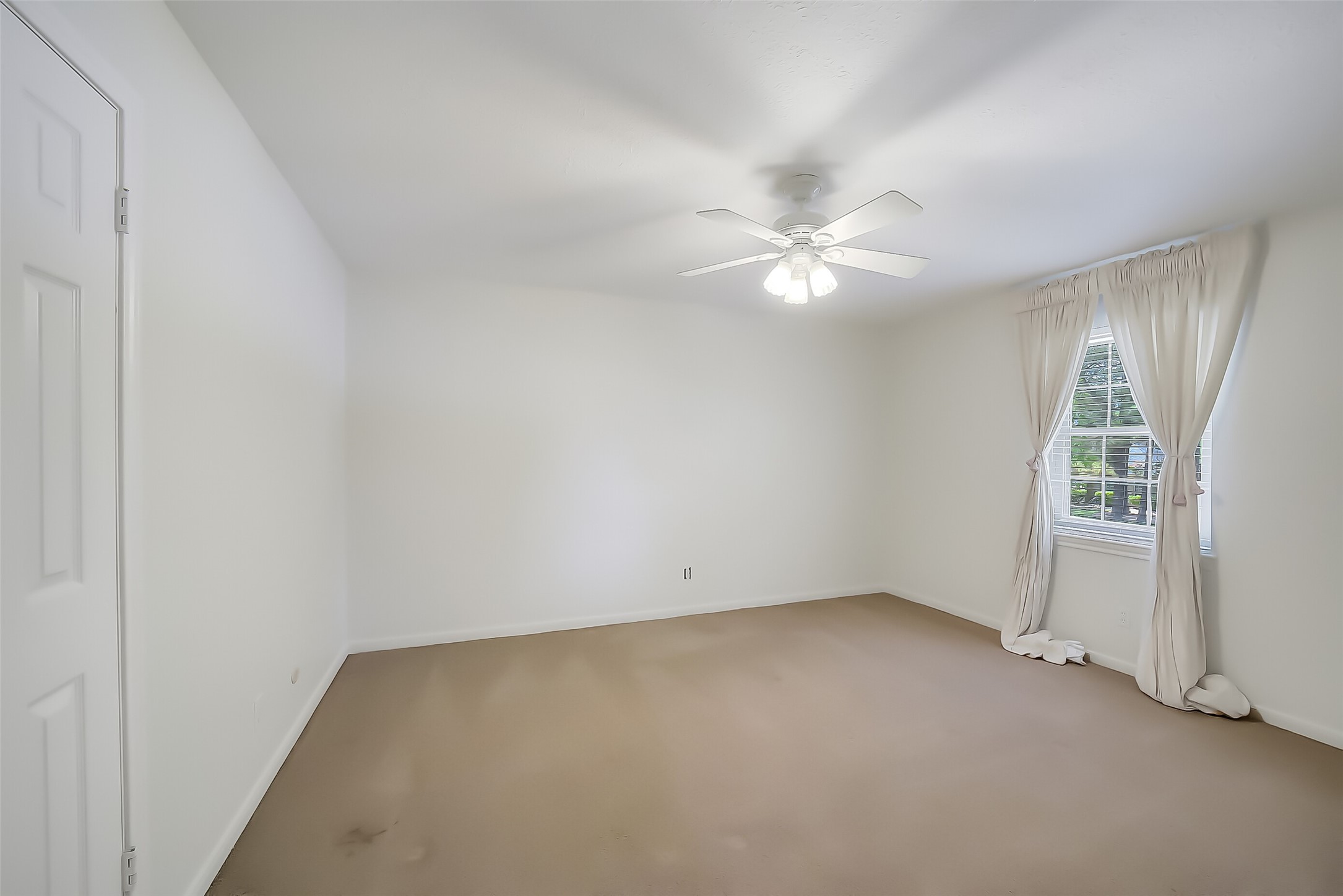 9519 Oxted Lane Spring, TX 77379 - Photo 20 of 40 an empty room with windows and fan
