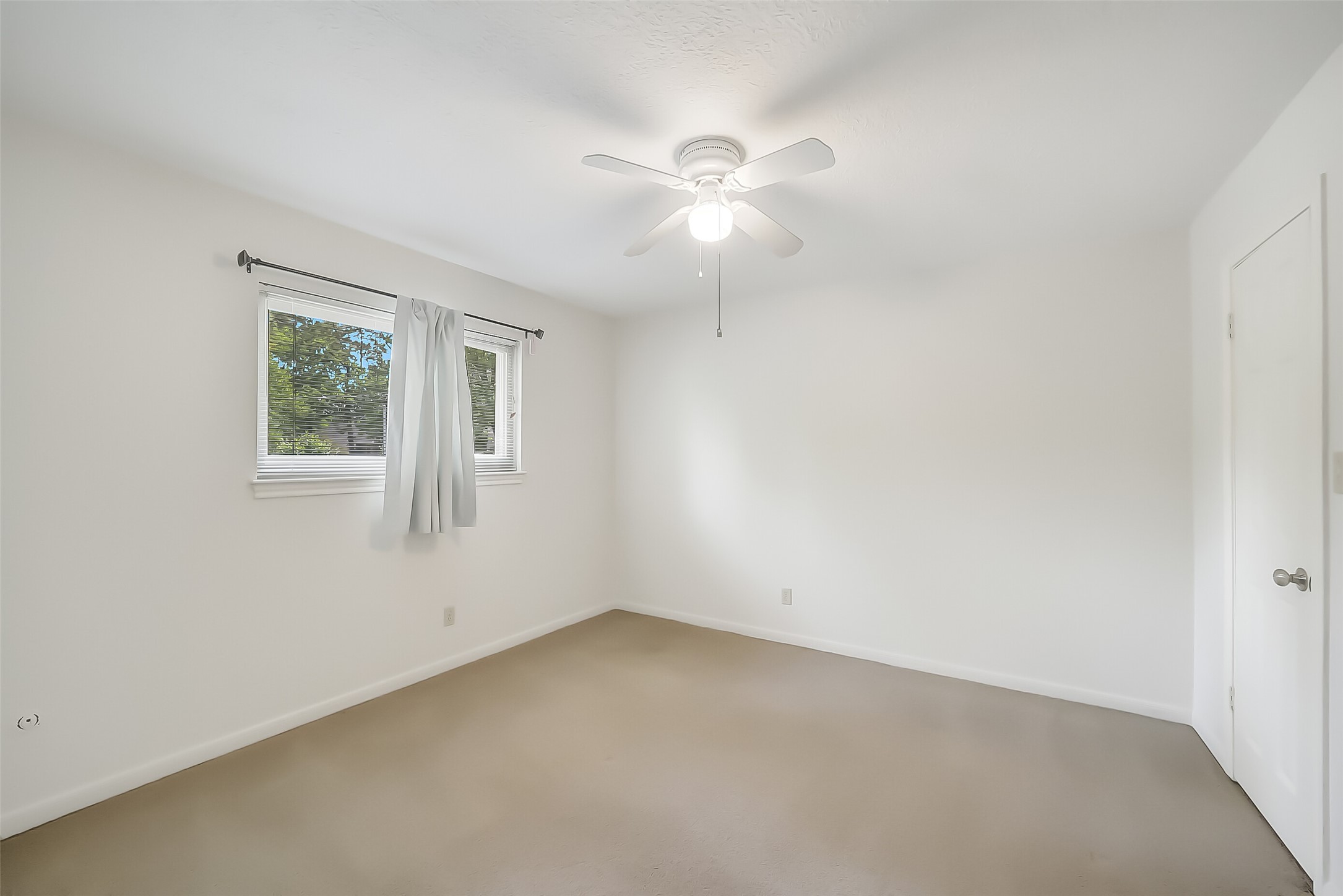 9519 Oxted Lane Spring, TX 77379 - Photo 21 of 40 an empty room with a window and a fan