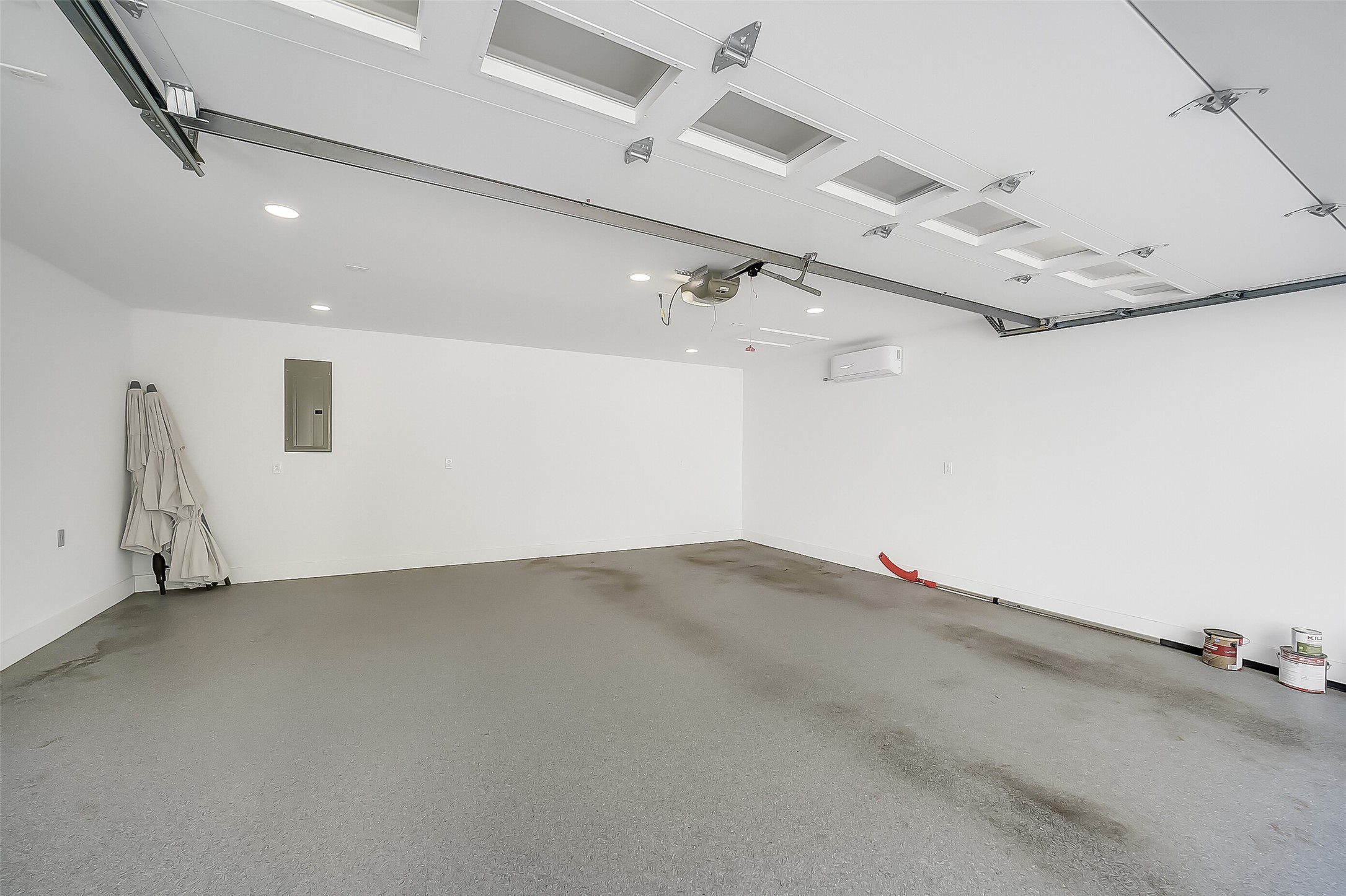 9519 Oxted Lane Spring, TX 77379 - Photo 36 of 40 an empty room with windows
