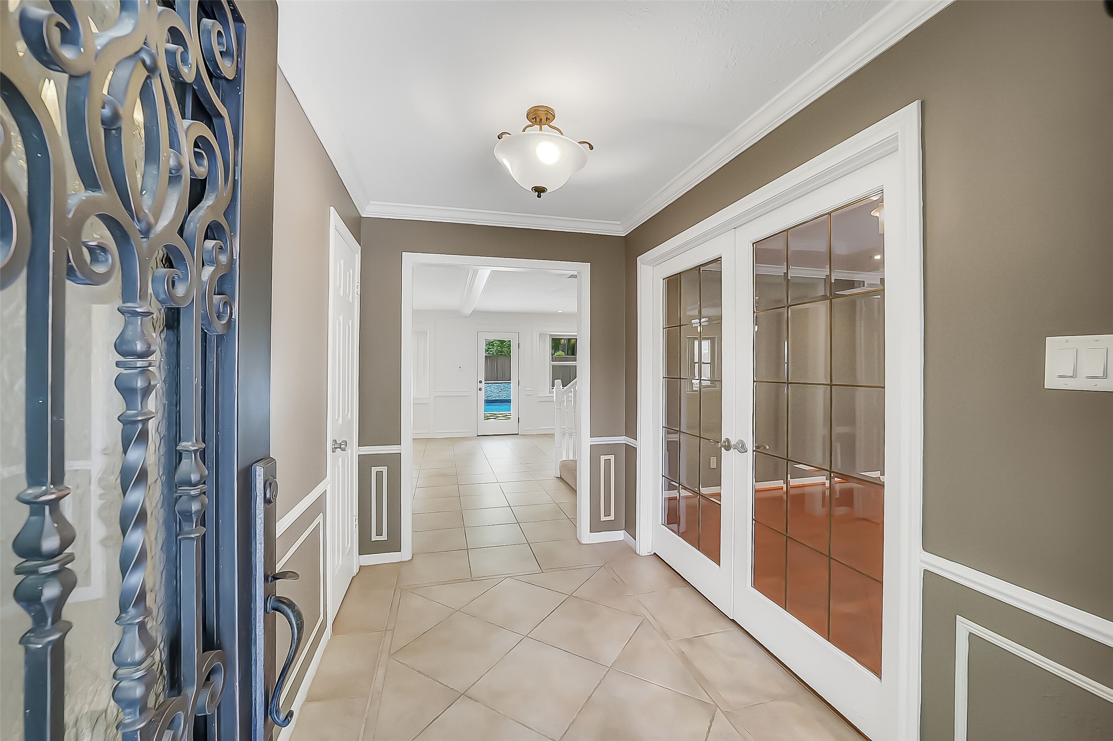 9519 Oxted Lane Spring, TX 77379 - Photo 4 of 40 a view of a hallway with a chandelier
