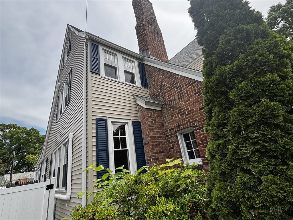 127 Melha Avenue Springfield, MA 01104 - Photo 6 of 41