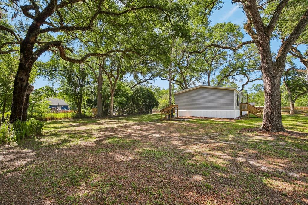 11487 Southwest 42nd Terrace Webster, FL 33597 - Photo 2 of 24