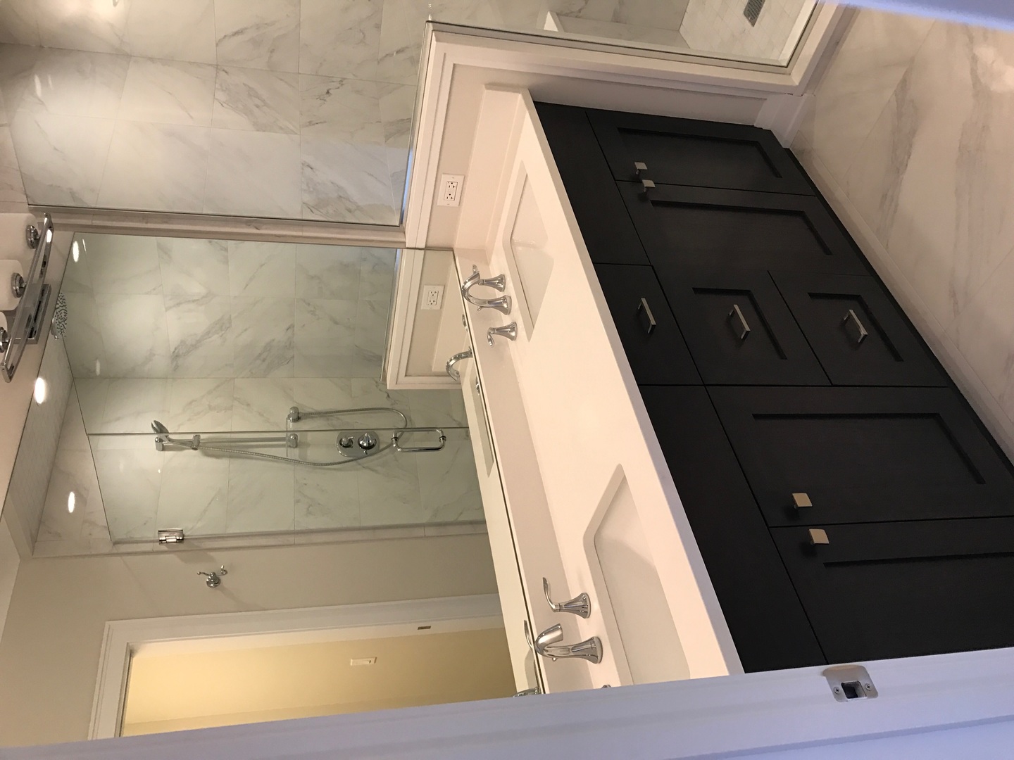 1843 West Irving Park Road, Unit 3 Chicago, IL 60613 - Photo 24 of 34 a view of washer and dryer