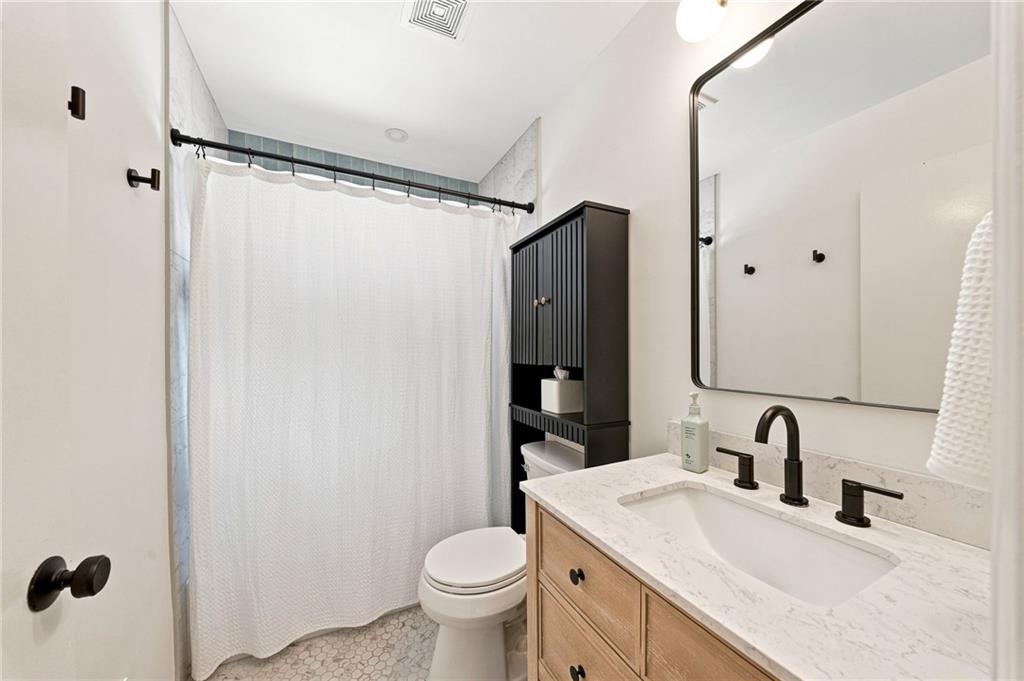 164 Gass Road Pittsburgh, PA 15229 - Photo 10 of 23 Gallery Image 10