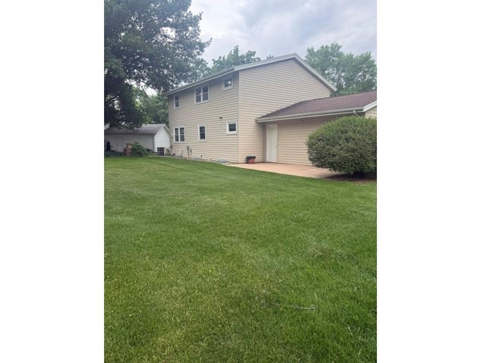 311 Meredith Road Albert Lea, MN 56007 - Photo 2 of 22