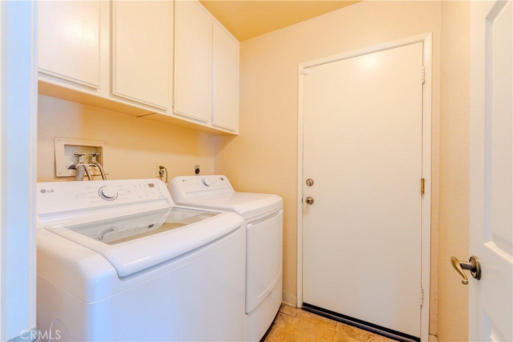 2667 Victoria Park Drive Riverside, CA 92506 - Photo 9 of 20
