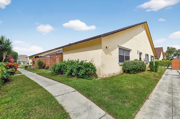 $2,350 | 484 Springdale Circle, Unit 48D, Palm Springs, FL 33461