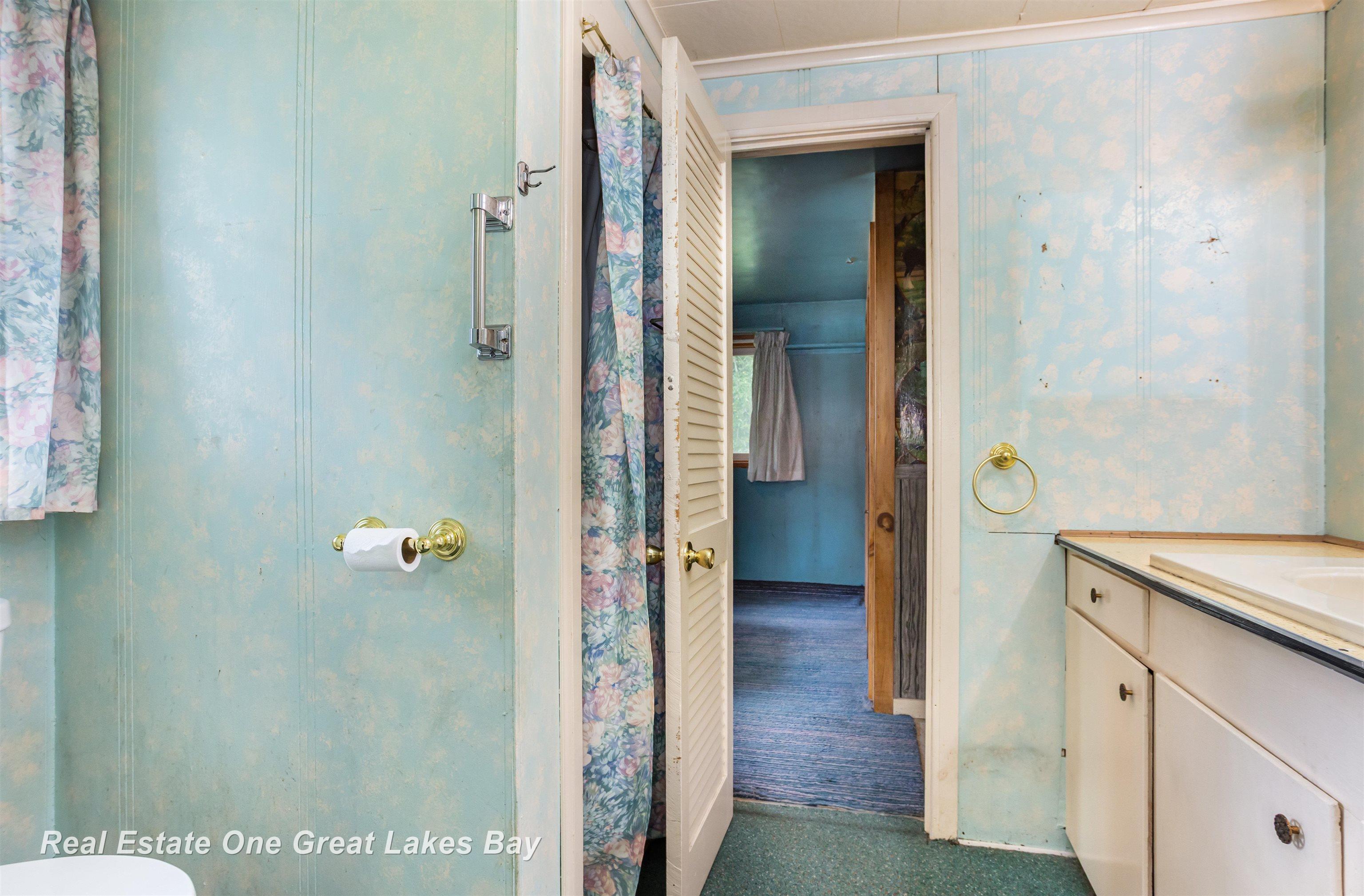 205 North Everett Road Harrisville, MI 48740 - Photo 24 of 39 Bathroom