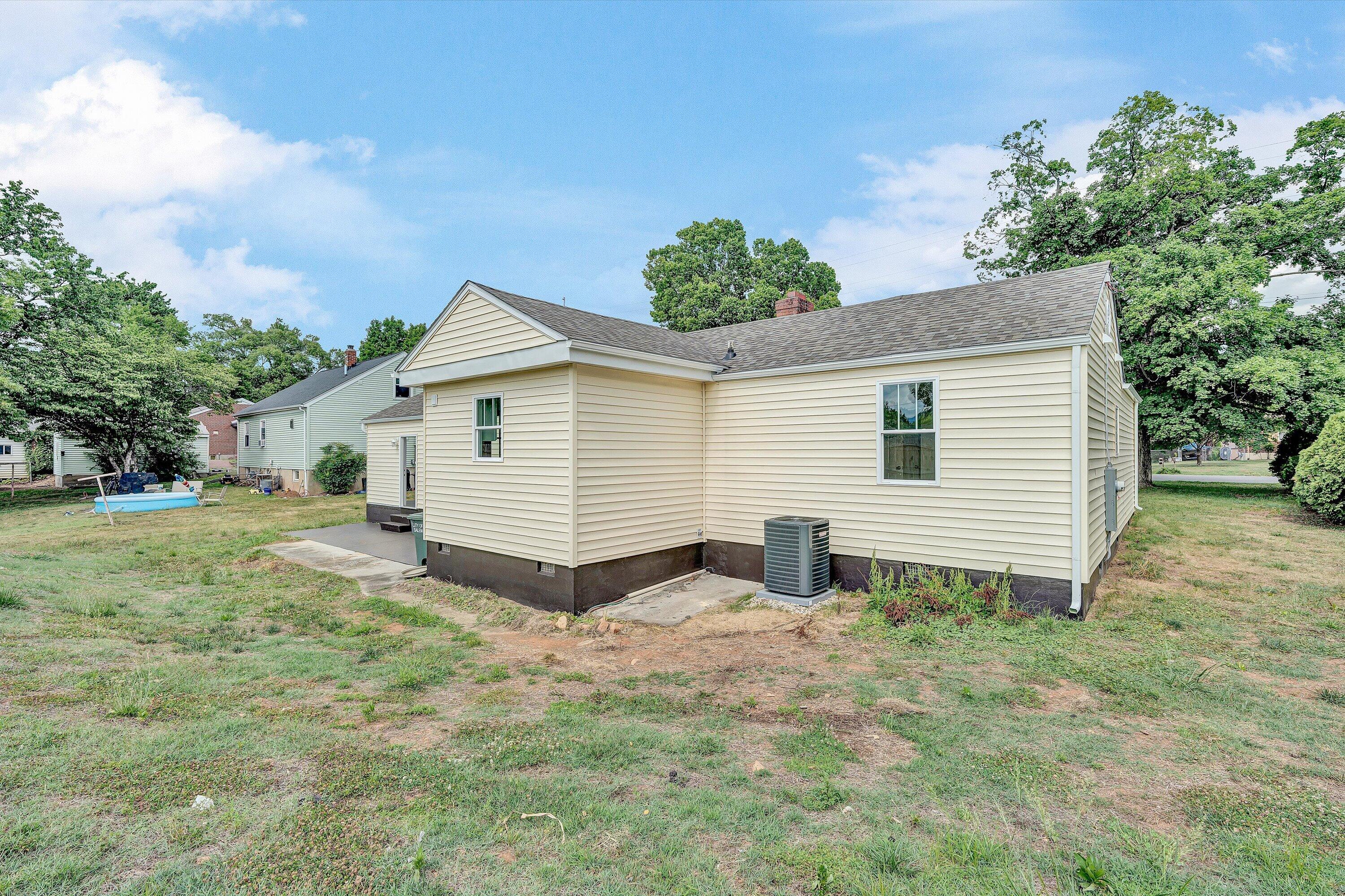 1127 Highland Road Salem, VA 24153 - Photo 19 of 23 Back of house