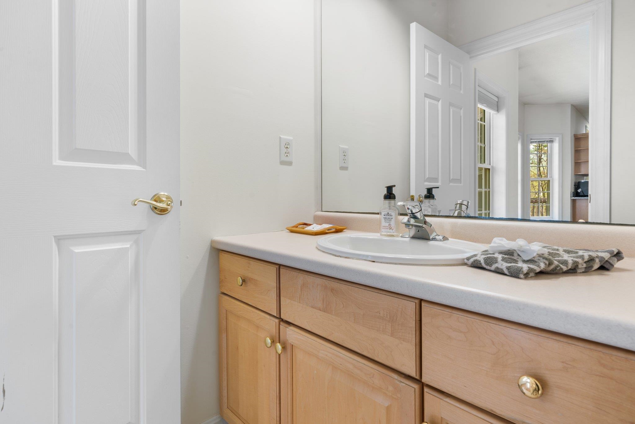 19 Sentry Road Bedford, NH 03110 - Photo 12 of 38