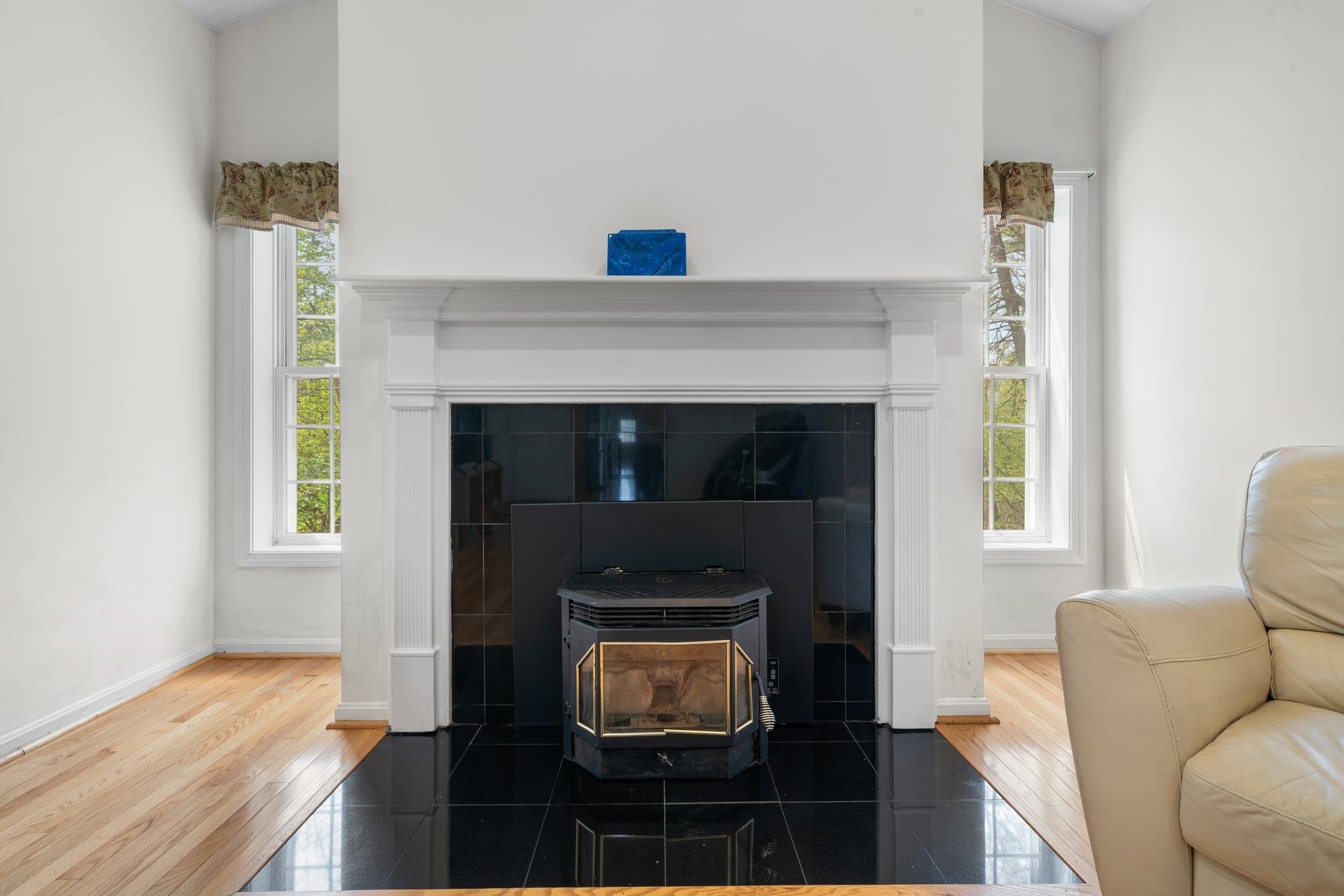 19 Sentry Road Bedford, NH 03110 - Photo 5 of 38