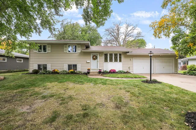 $320,000 | 9109 Northwood Parkway, New Hope, MN 55427