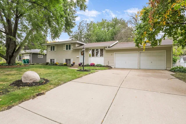 $320,000 | 9109 Northwood Parkway, New Hope, MN 55427